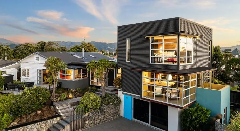 Top Floor Bed and Breakfast - Image 1