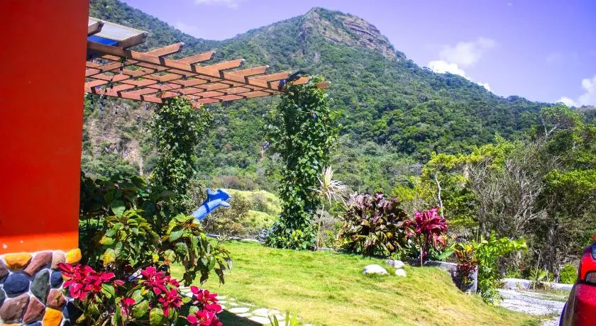 Casa Elalto Panamá - Cabaña de Montaña En San Carlos Panamá - Image 1