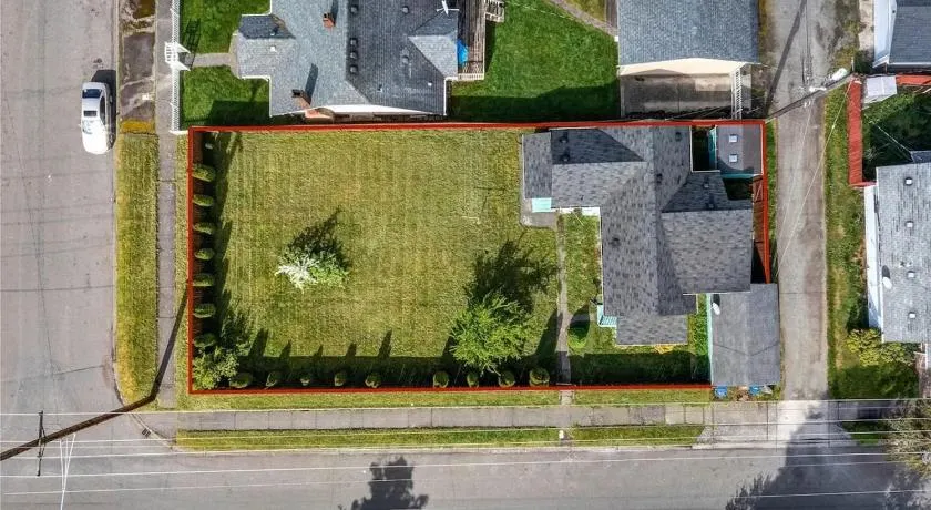 Massive 2 bedroom with fenced yard - Image 1