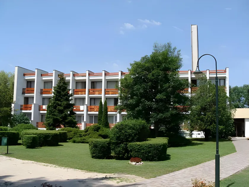 Nereus Park Hotel - Image 1