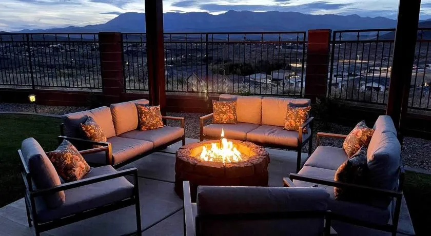 Near Zion Sunset Views Sleeps 8 Fire Pit - Image 1