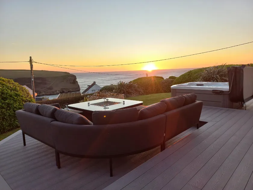 Ocean View, Mawgan Porth - Sea Views - Hot Tub - Free Parking & WiFi - Image 1