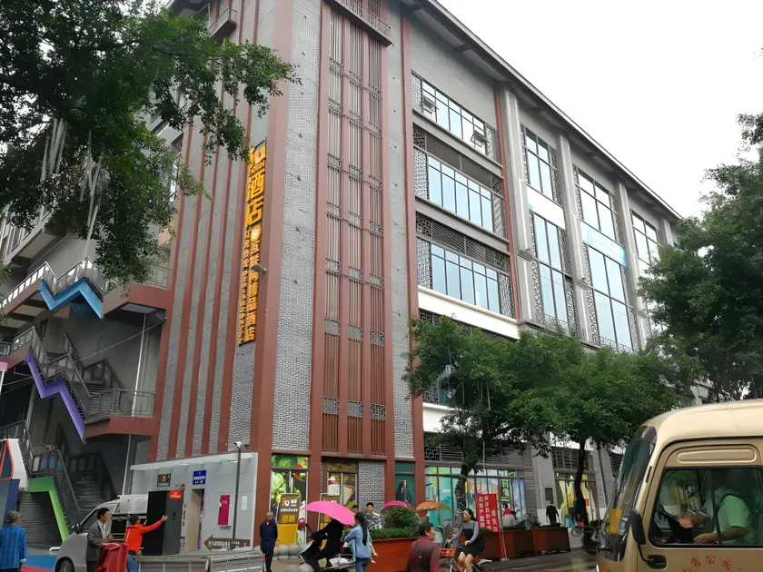 IU Hotel Meishan Sansuci Statue Square Zhuimeng City - Image 1