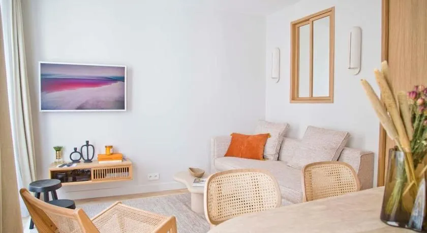 Lola - Design 2BR Suite Mouffetard Pantheon - Image 1