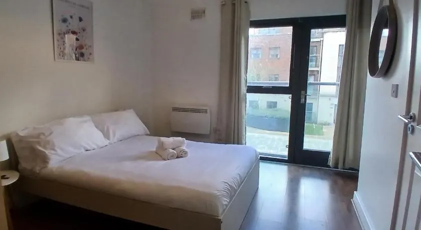 Spacious 2BR Apartment Only 15 Minutes to City - Image 1