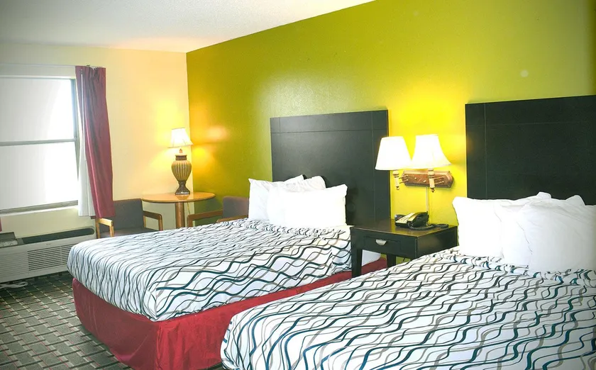 Sky-Palace Inn & Suites Wichita North - Image 1