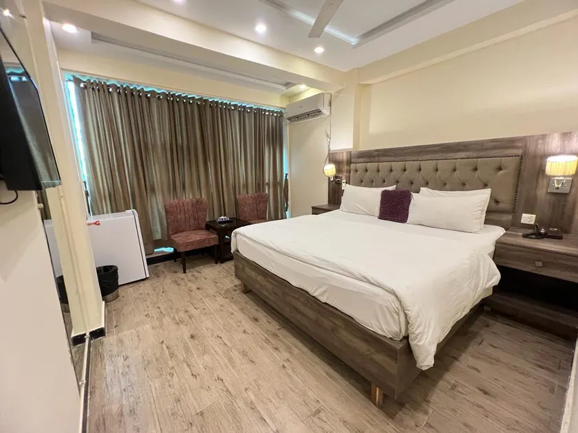 IPH Hotel - Image 1