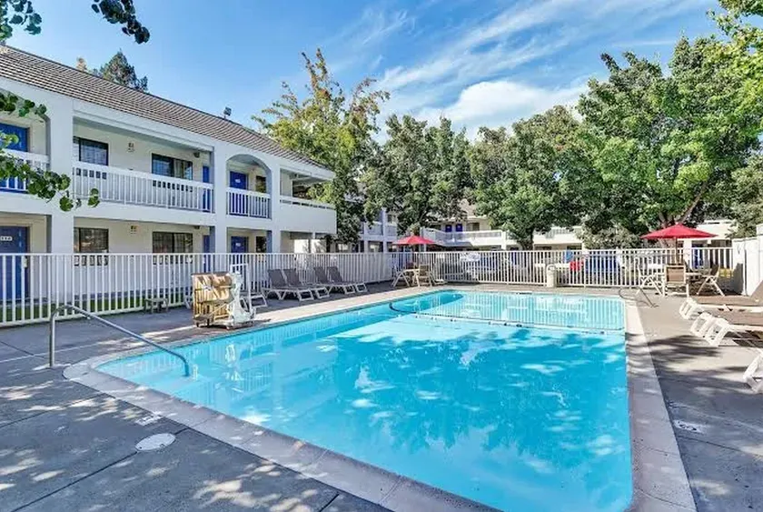 Super 8 by Wyndham Santa Rosa North - Image 1