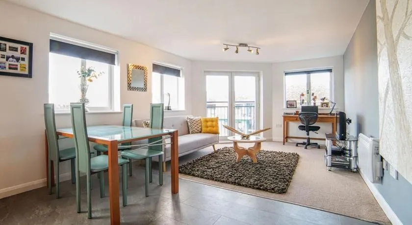 Stylish Design 2BR-7min Oxford P&R 14min Blenheim - Image 1