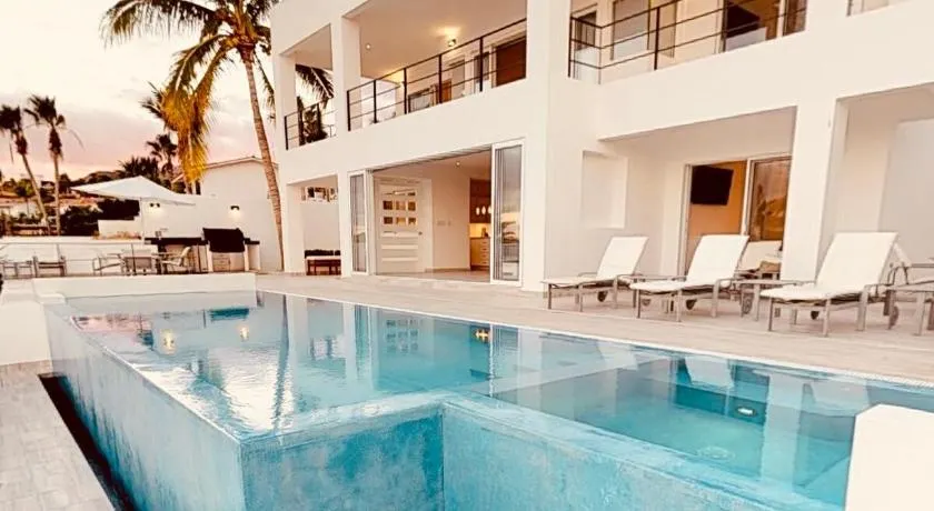 Casa Blanca - Image 1