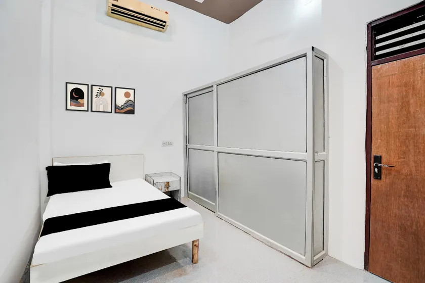 Hotel O Wave Inn - Image 1