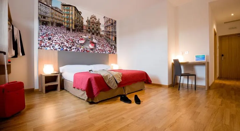 IRAIPE Pamplona Hostal Auto Check-in - Image 1