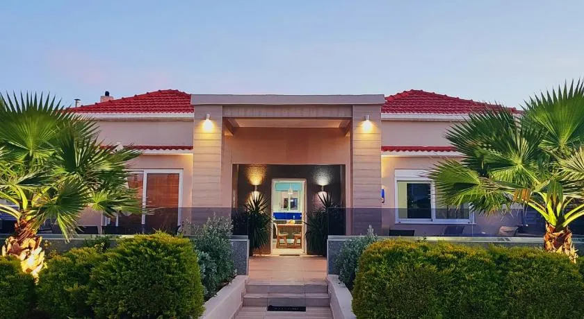 Luxury Villa Eva-Mari with jacuzzi, 50m from the beach - Image 1