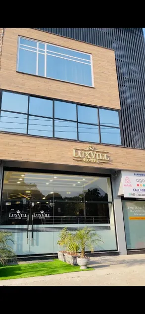 Luxvill Hotel - Image 1