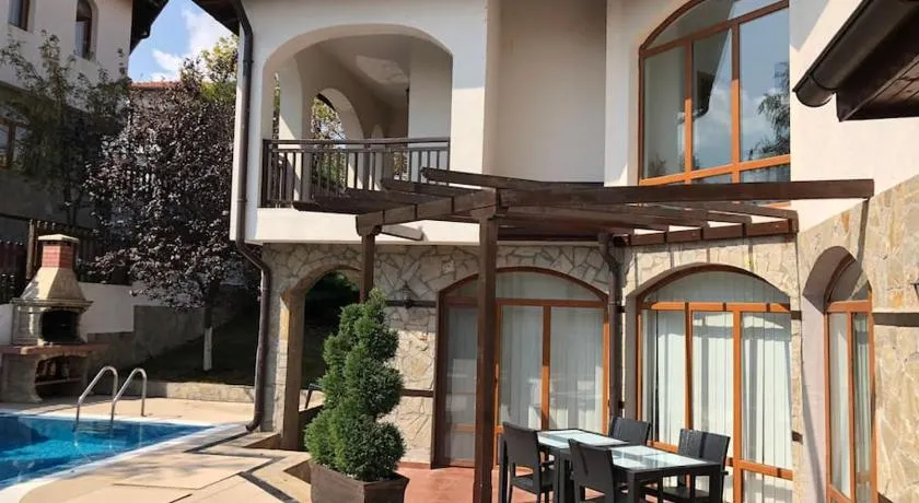 STUNNING VILLA with PRIVATE POOL - Image 1