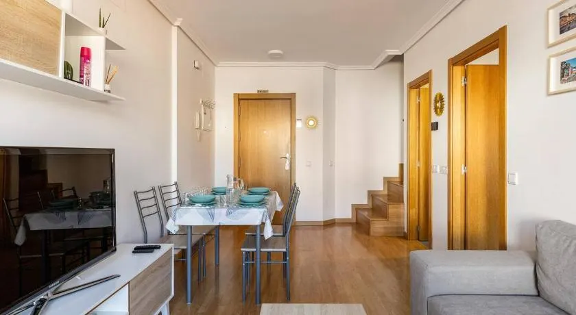 apartamento familiar con piscina licencia 14721 - Image 1