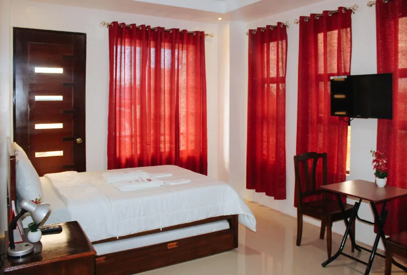 RedDoorz @ LS Suites Poblacion Culasi Antique - Image 1