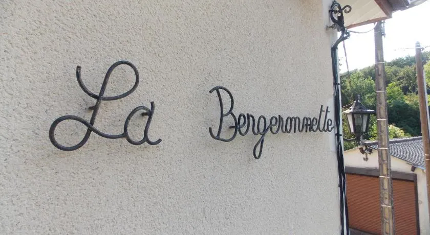 La Bergeronnette Le Buisson - Image 1
