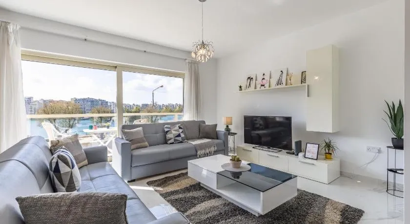 Stunning - SunnySide 3-Bedroom - Image 1