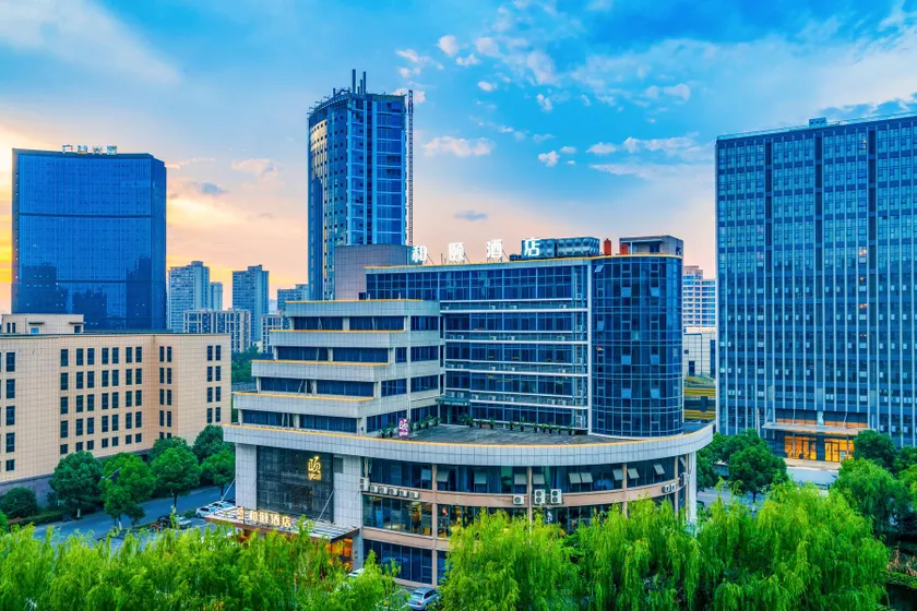 Yitel Jiaxing Nanhu Wanda Plaza - Image 1