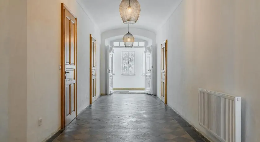 Stará Škola Hedeč - Image 1