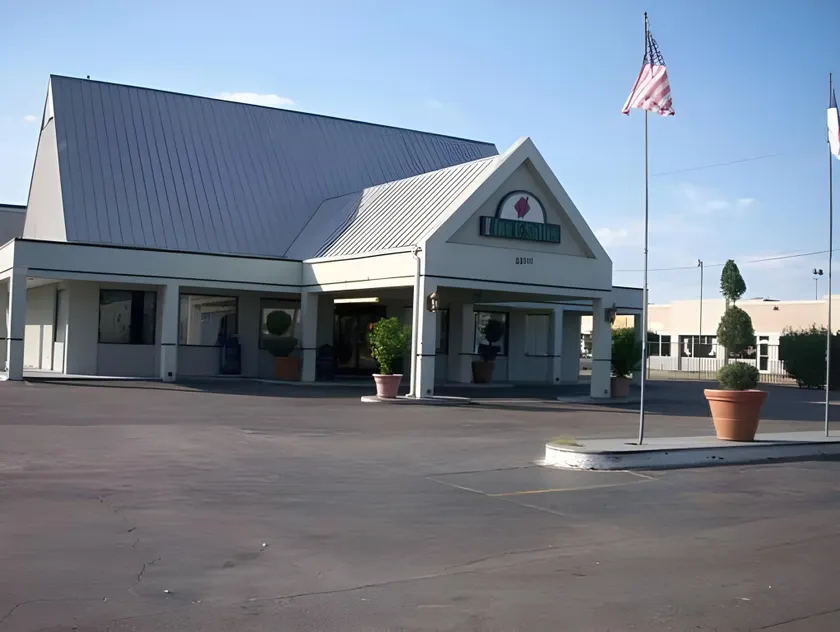 Houston Inn and Suites - Image 1