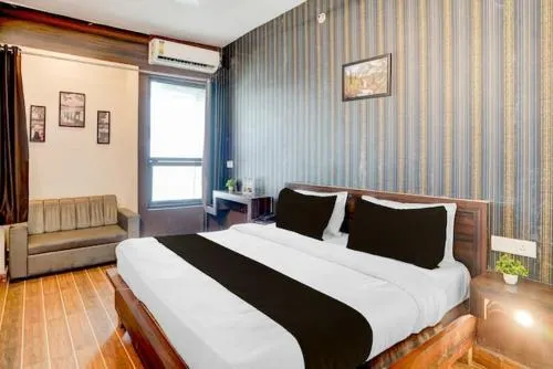 HoTEL RAJ EMABSSY - Image 1