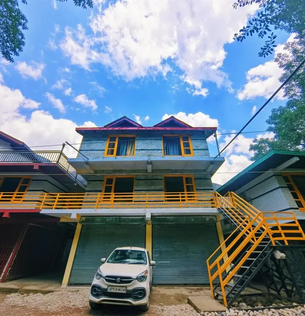 Aurum Valley Premium Duplex| Tirthan by Homeyhuts - Image 1