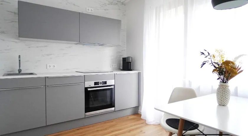 Apartment mit Balkon und Privatparkplatz - Image 1