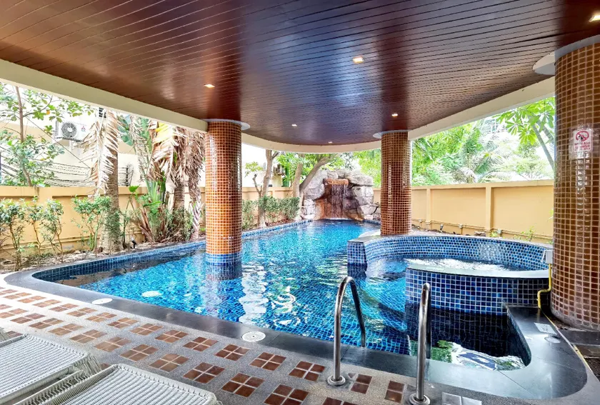Nova Gold Hotel Pattaya - Image 1