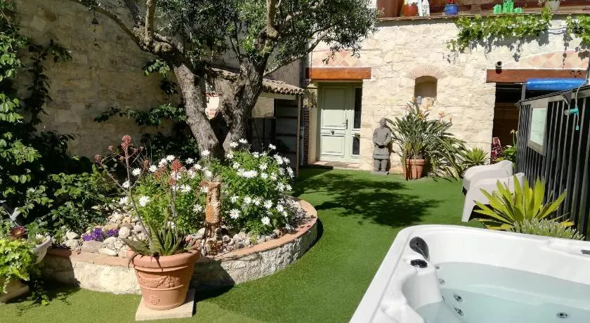 VILLA ARTEMIA - chambre d hôtes labellisée massages-piscine-climatisation - Image 1