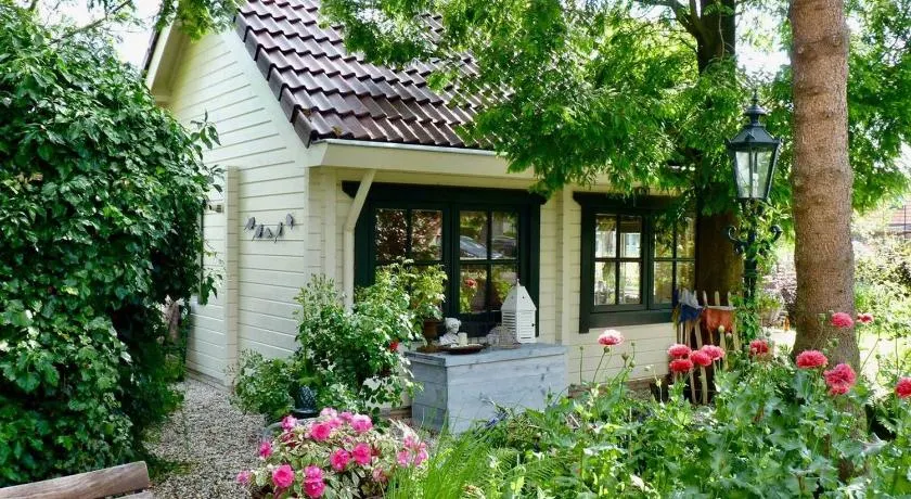 COSY & NATURAL COTTAGE with FIREPLACE and GARDEN - Image 1