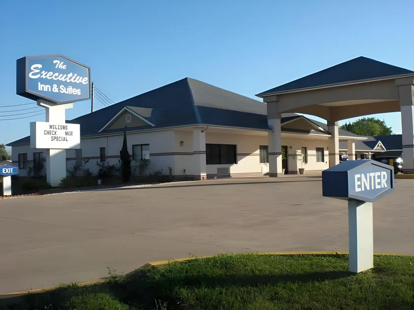 Executive Inn & Suites West Columbia - Image 1