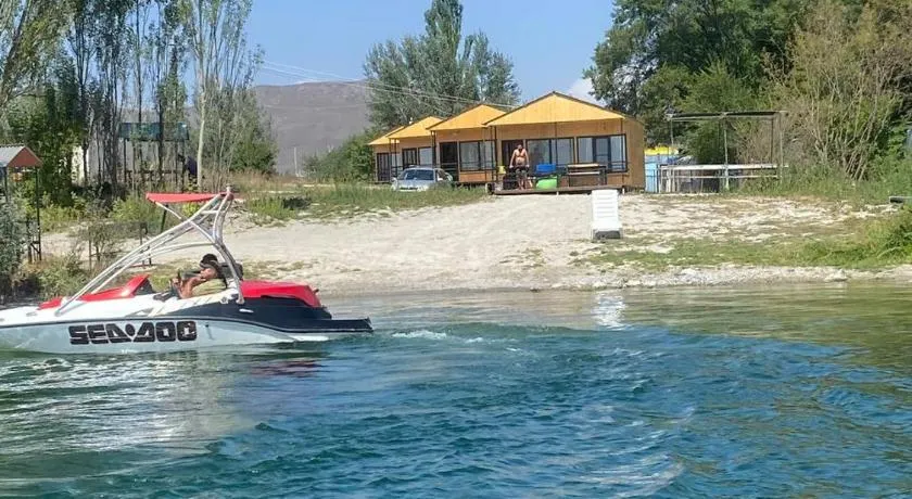 Sevanta Lake Cottages - Image 1