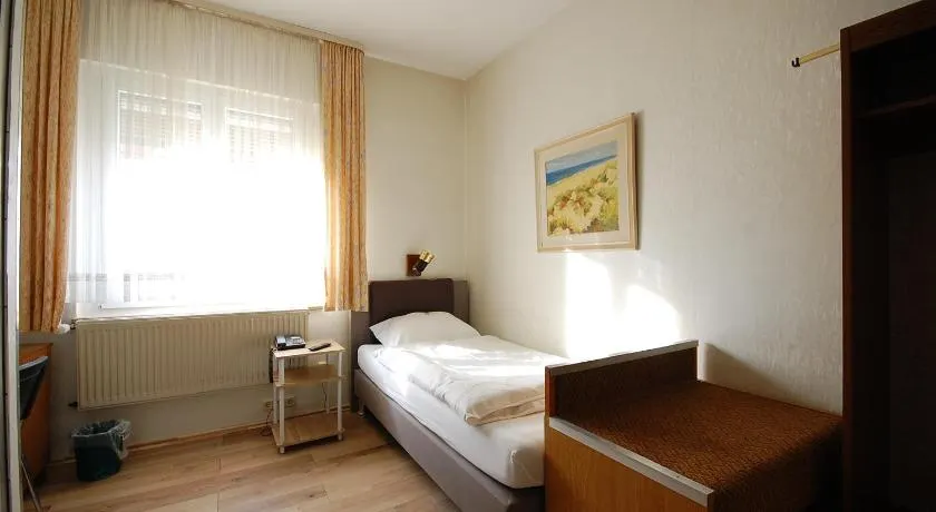 Hotel Haus Isenburg - Image 1