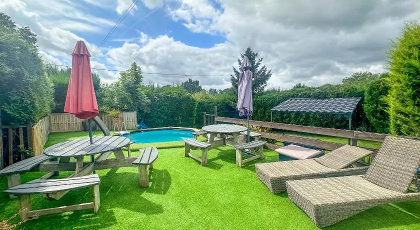 Casa apta para familias con jacuzzi, piscina y barbacoa | Admite perro - Image 1