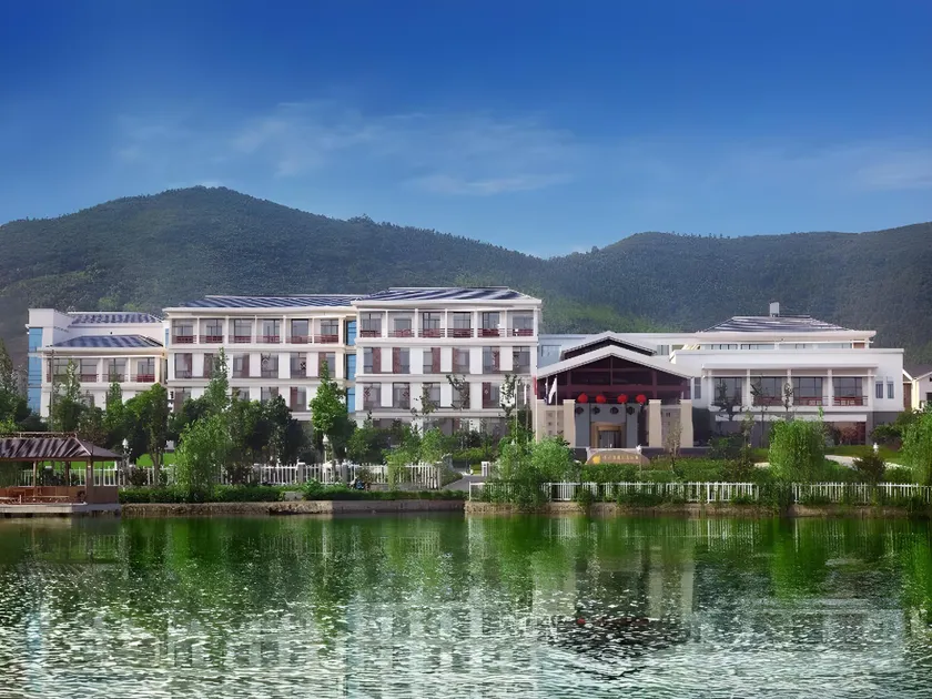 Taihu Bay New Century Hotel - Image 1