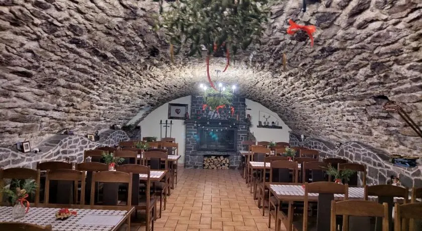 Pivnica a Penzion pri studni - Image 1