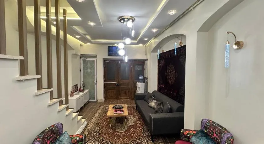 TH Old City Hotel - Image 1