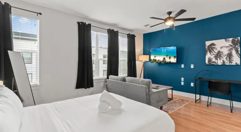 Stunning Studio Pool and Gym Raymond James - Image 1
