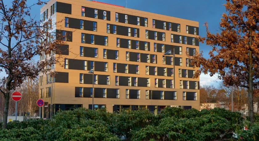 MEININGER Hotel Frankfurt Main / Airport - Image 1