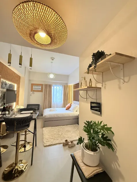 Modern Stylish & Cozy Unit - Image 1