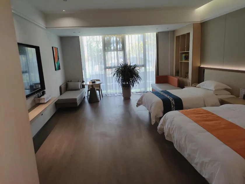 Pingliang Sports Park Hotel - Image 1