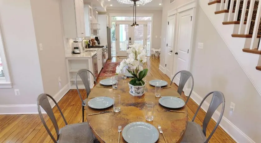 Turreted Townhouse - full of wonder - Image 1