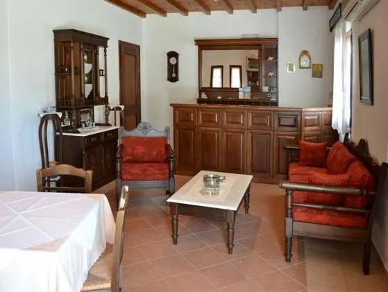 Nisiotiko house in Tinos near the beach - Image 1