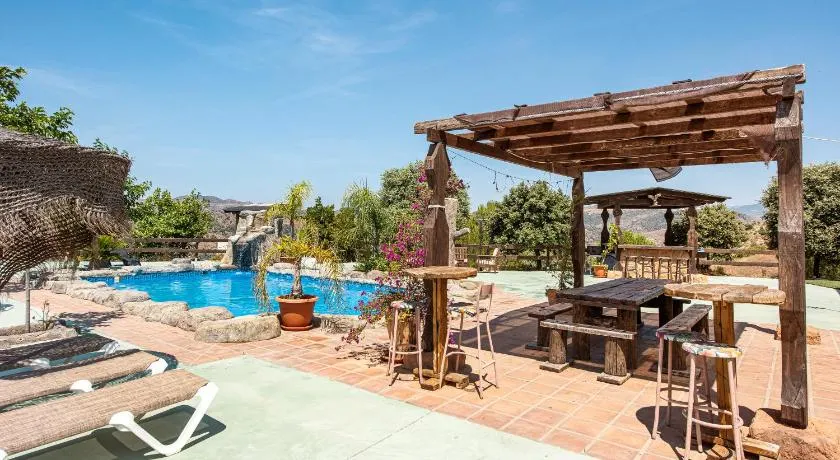 Ferienhaus 'El Desafío De Las Águilas' mit Blick auf den See, Wi-Fi und Klimaanlage - Image 1