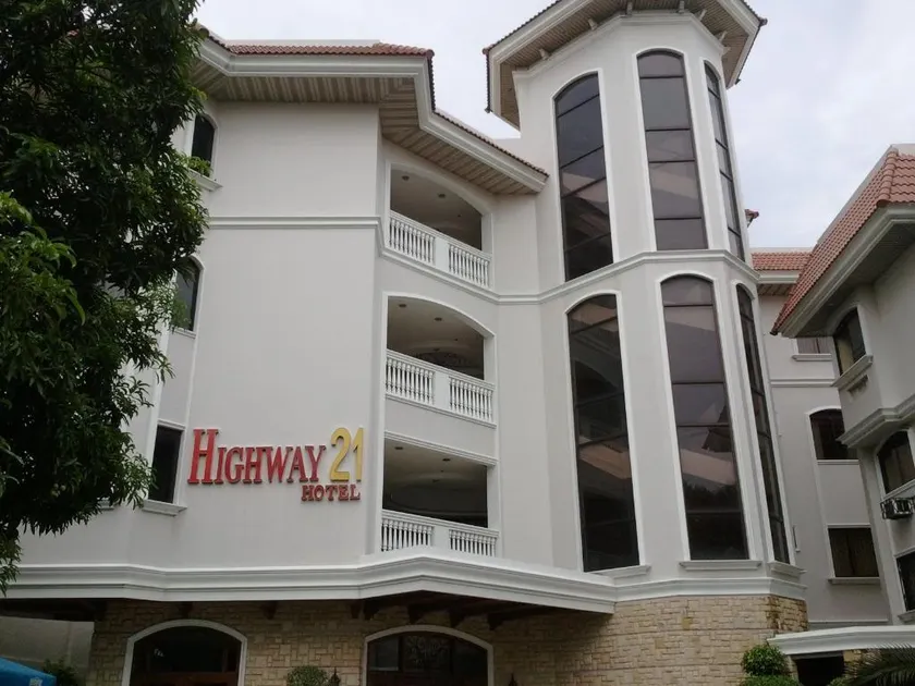 Highway 21 Hotel - Image 1