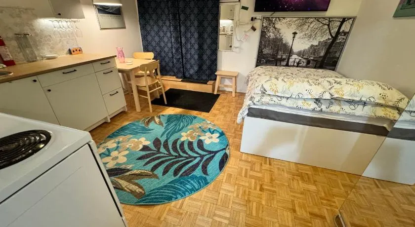 Montreal Hideaway in a Residential area - Image 1