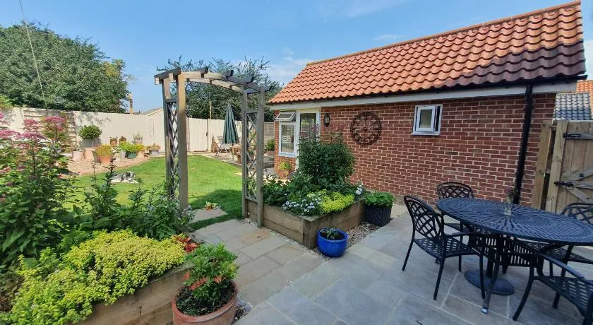 The Garden Room - Image 1