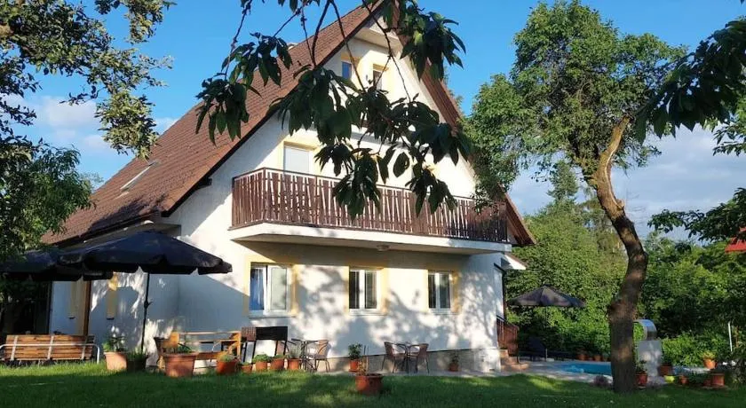 Klasický dům, 5 ložnic , 5 bedrooms, Praha - Image 1
